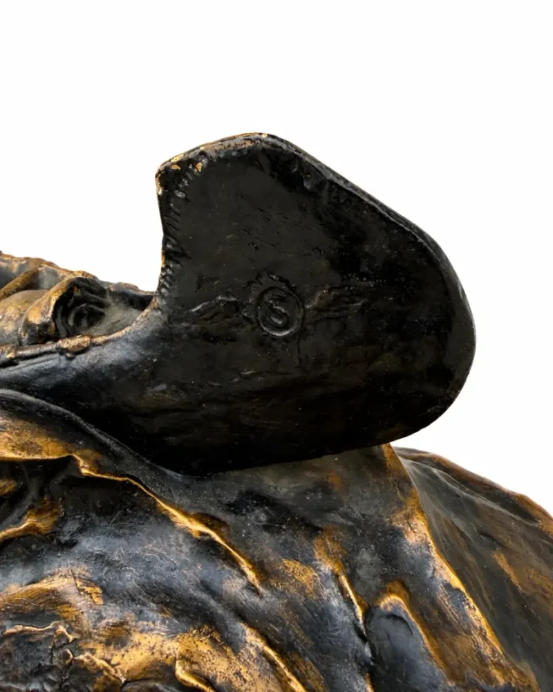 Detail of the end of the decorative canoe sculpture